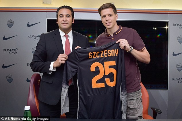 Arsenal chia tay cau thu thu 8 trong he 2015 hinh anh