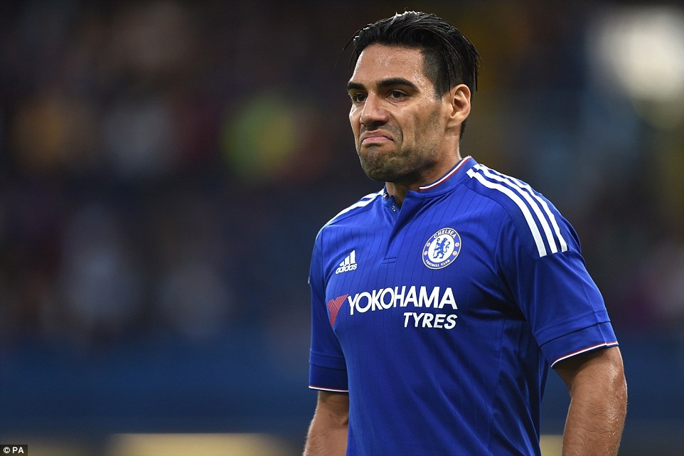 Falcao im tieng, Chelsea thuc thu 0-1 truoc Fiorentina hinh anh