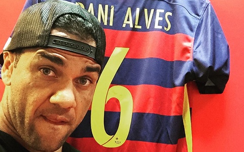 Chiec ao so 6 cua Xavi o Barca da co chu hinh anh