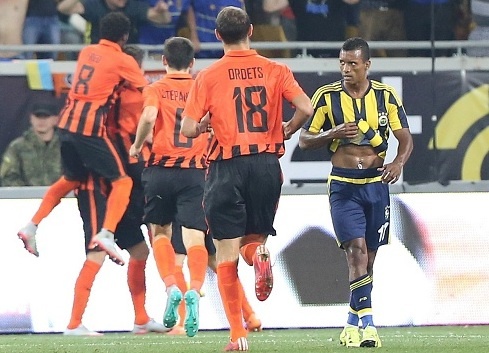 Van Persie va Nani het co hoi the hien tai Champions League hinh anh