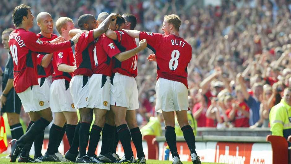 Vòng khai mạc có nhiều bàn thắng nhất diễn ra ở mùa 2003/04 với 36 pha lập công. Manchester United là đội thắng thuyết phục nhất khi hạ Bolton với tỷ số 4-0.