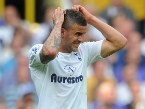 Kyle Walker da phan luoi giup M.U vuot len dan truoc hinh anh