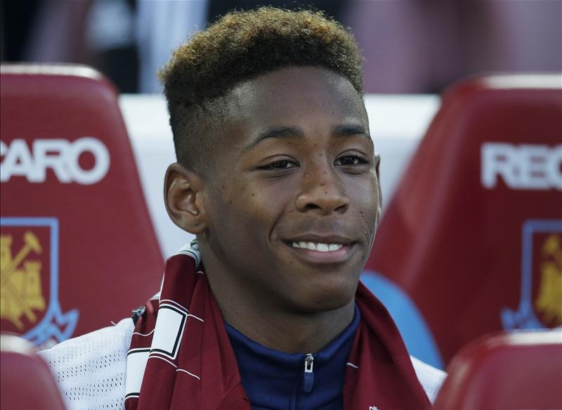 10 dieu chua biet ve than dong 16 tuoi khien Oezil im lang hinh anh