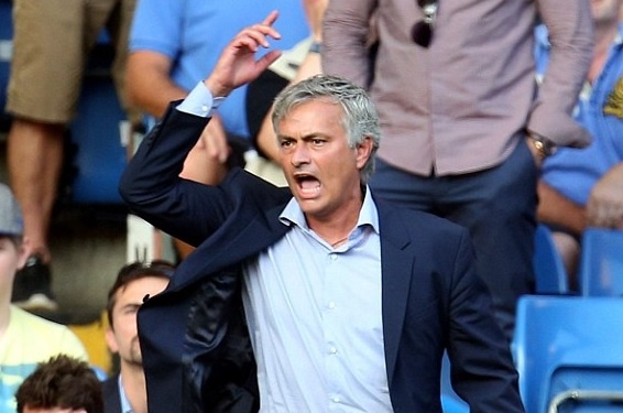 'Mourinho sai 100% va can xin loi nu bac si cua Chelsea' hinh anh