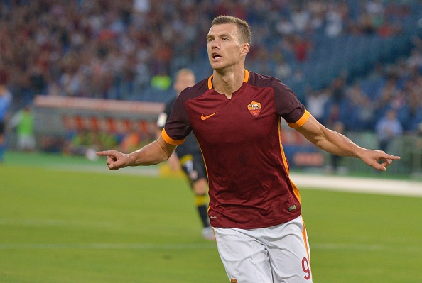 Dzeko lap cu dup trong tran ra mat AS Roma hinh anh