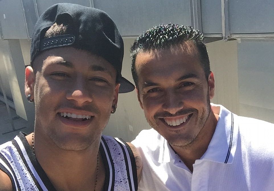 Pedro tro lai Barcelona chia tay Messi va dong doi hinh anh