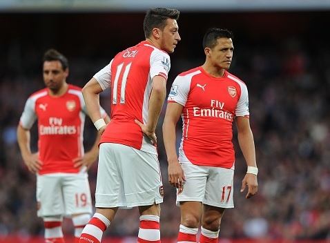 Neville che Oezil, Sanchez thi dau thieu trach nhiem hinh anh