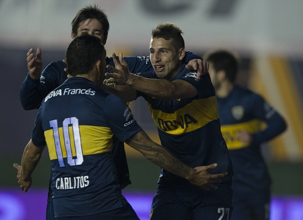 Tevez ghi ban va kien tao giup Boca Juniors thang tran 2-0 hinh anh