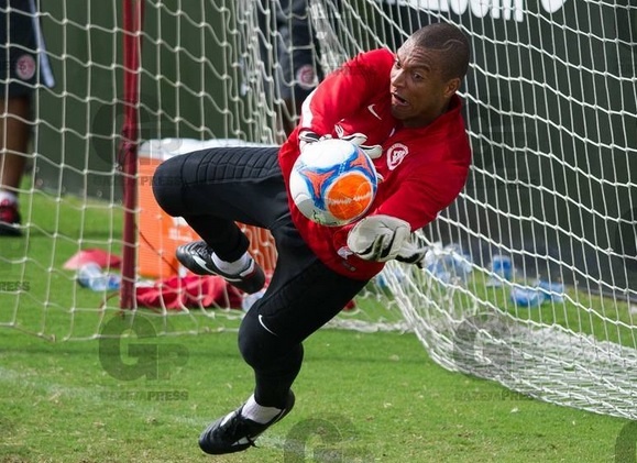 Cuu thu mon tuyen Brazil tro tai bat bong o tuoi 41 hinh anh