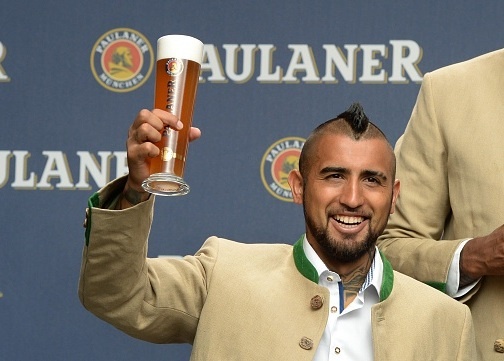 Vidal, Costa lan dau thuong thuc le hoi bia cung Bayern hinh anh