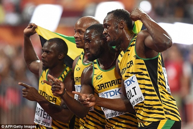 Usain Bolt vo dich noi dung 4x100 m cung doi tuyen Jamaica hinh anh