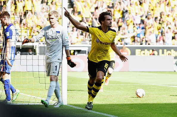 Ha Hertha Berlin 3-1, Dortmund doi lai ngoi dau tu Bayern hinh anh