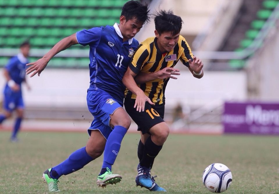 Thang Malaysia 5-0, U19 Thai Lan vao chung ket hinh anh