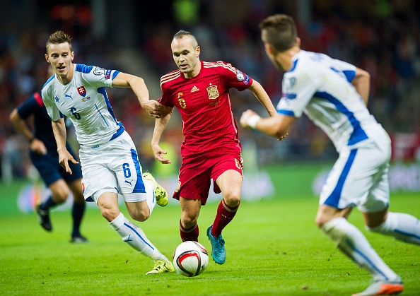 Tong hop tran dau: Tay Ban Nha 2-0 Slovakia hinh anh