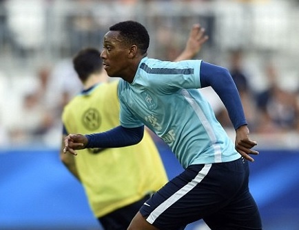 Tan binh cua M.U no luc tim suat da chinh o tuyen Phap hinh anh