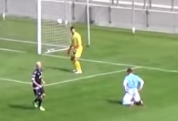 Cu da phan luoi hai huoc tai giai dau o Duc hinh anh