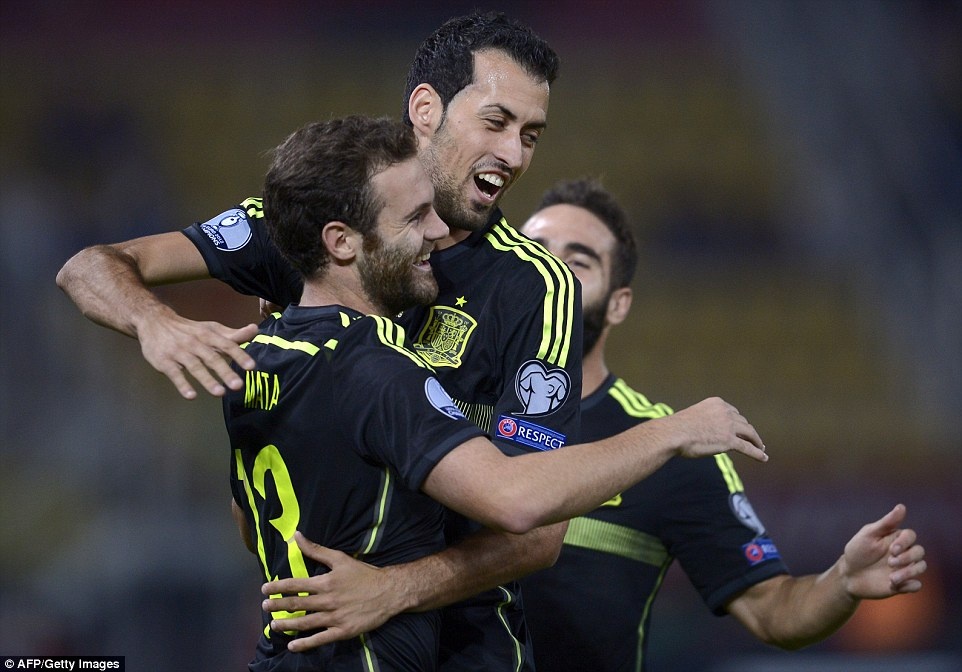 Ban thang may man cua Mata giup TBN nam loi the doat ve EURO hinh anh