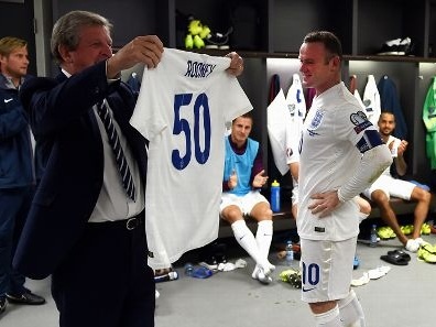 Rooney ghi ten vao lich su bong da Anh sau khi lap ky luc hinh anh