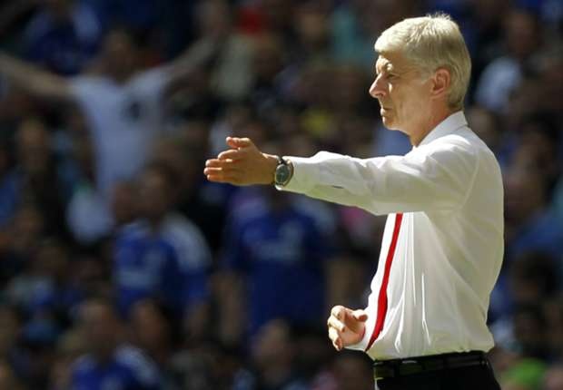 HLV Wenger: ‘Chang co cau thu nao dang mua’ hinh anh