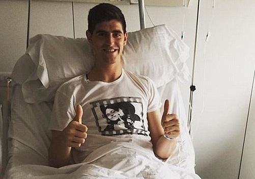 Courtois can phau thuat, co the vang mat dai han hinh anh