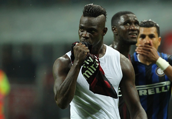 Balotelli im tieng trong tran thua 0-1 cua Milan truoc Inter hinh anh