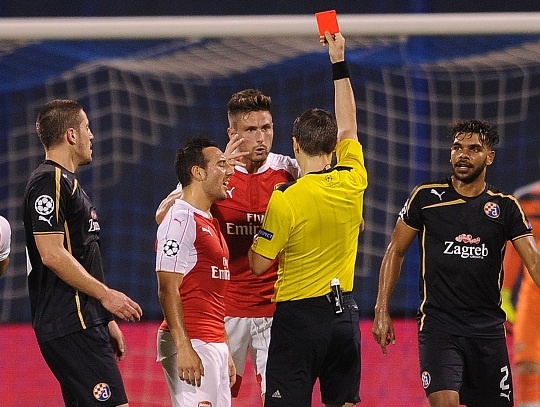 Arsenal bai tran tai Champions League vi the do va phan luoi hinh anh