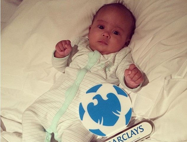 Martial tang danh hieu dau tien cung MU cho con gai hinh anh