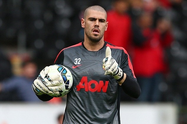 Mourinho len ke hoach giai cuu Victor Valdes khoi MU hinh anh