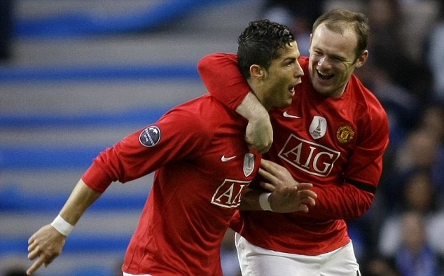 Ronaldo bo ngo kha nang tai hop Rooney hinh anh