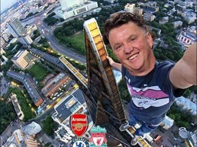 Anh vui Van Gaal tu suong khi lan dau len dinh cung MU hinh anh