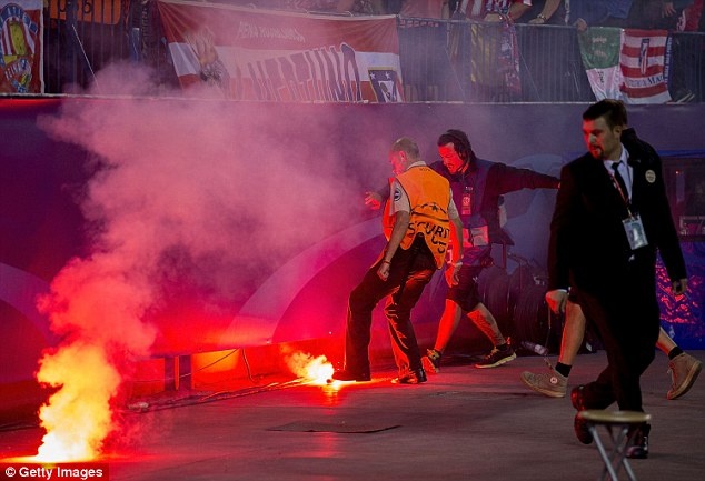 Fan Benfica an mung thai qua trong tran thang Atletico hinh anh