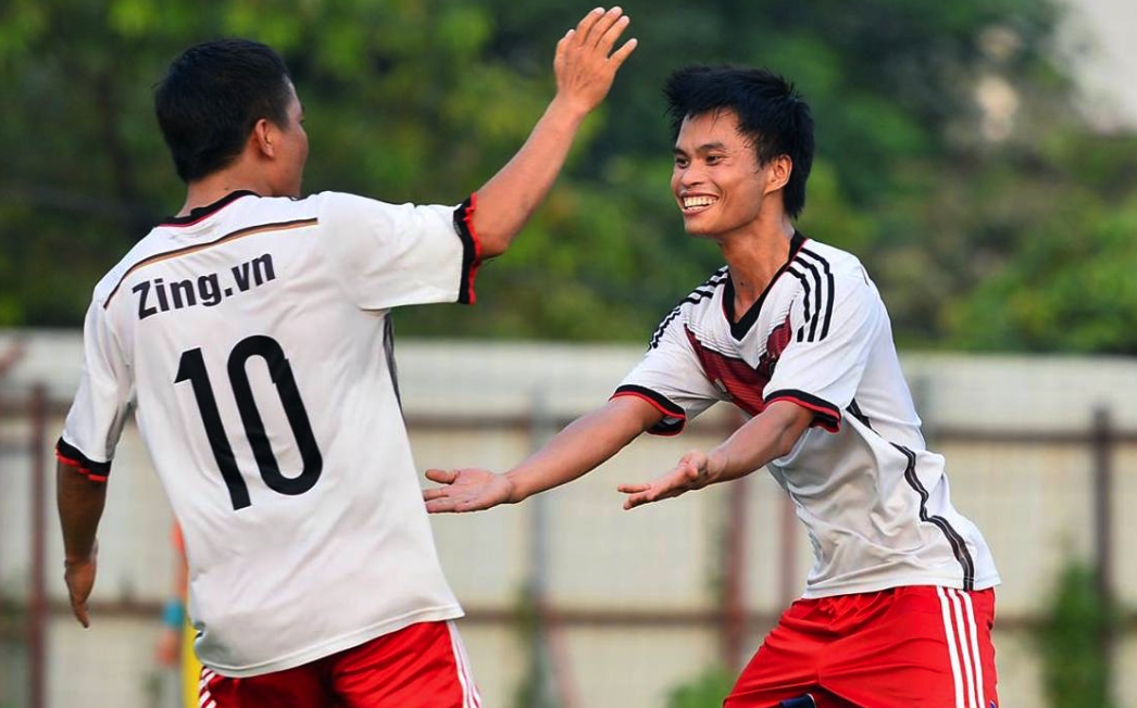 Bon doi vao ban ket giai bong da Cup mua thu 2015 hinh anh