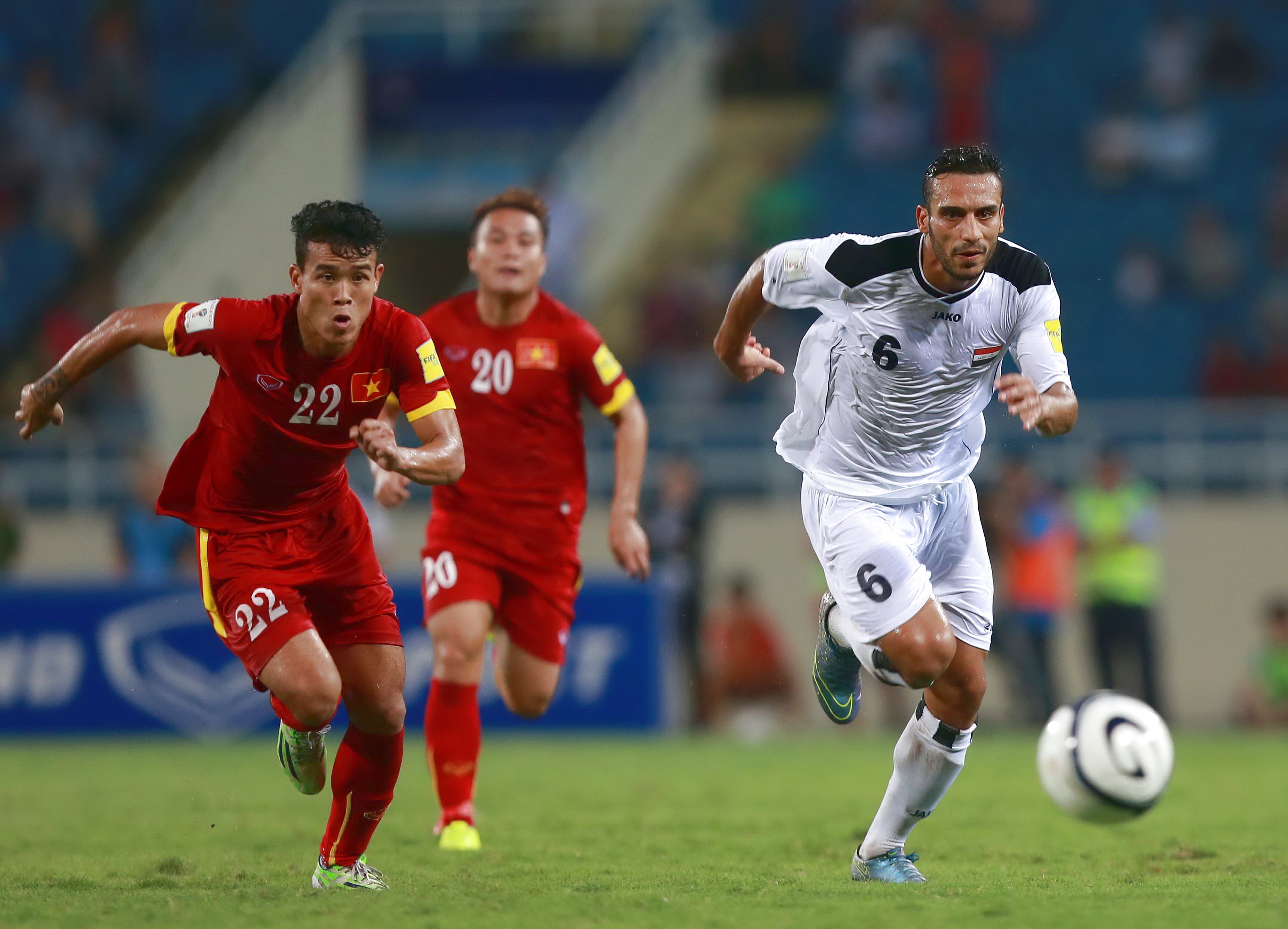 Tuyen Viet Nam bi Iraq go hoa phut 90+6 sau man dua the luc hinh anh