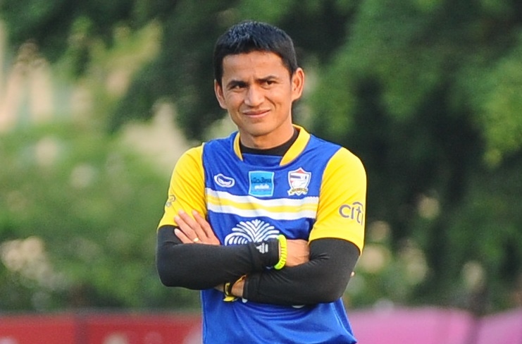 Tai le dan va hat tieng Viet cua HLV Kiatisak hinh anh