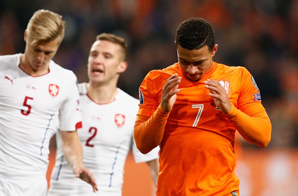 Thua Sec 2-3, Ha Lan khep lai giac mo EURO 2016 hinh anh