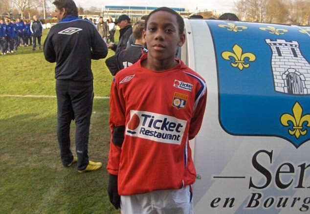 Thoi nien thieu cua Martial hinh anh