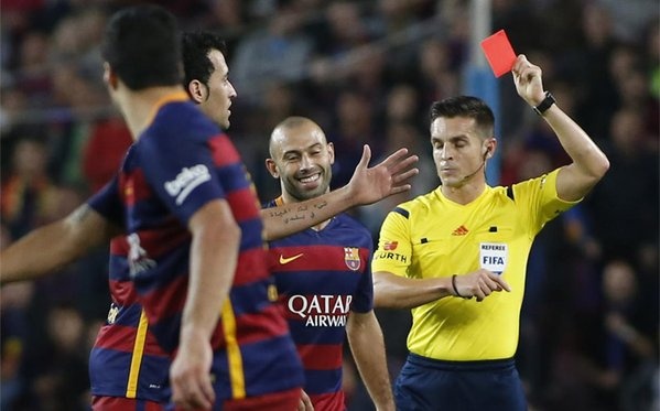 Mascherano doi mat voi an treo gio 4 tran vi chui trong tai hinh anh