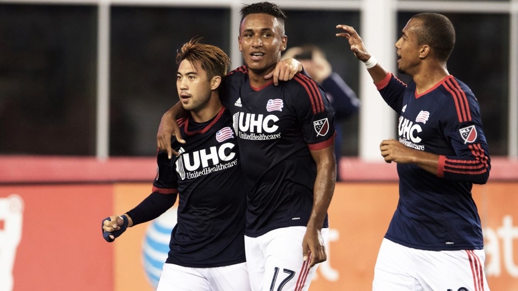 Dong doi Lee Nguyen ghi ban theo kieu cat keo hinh anh