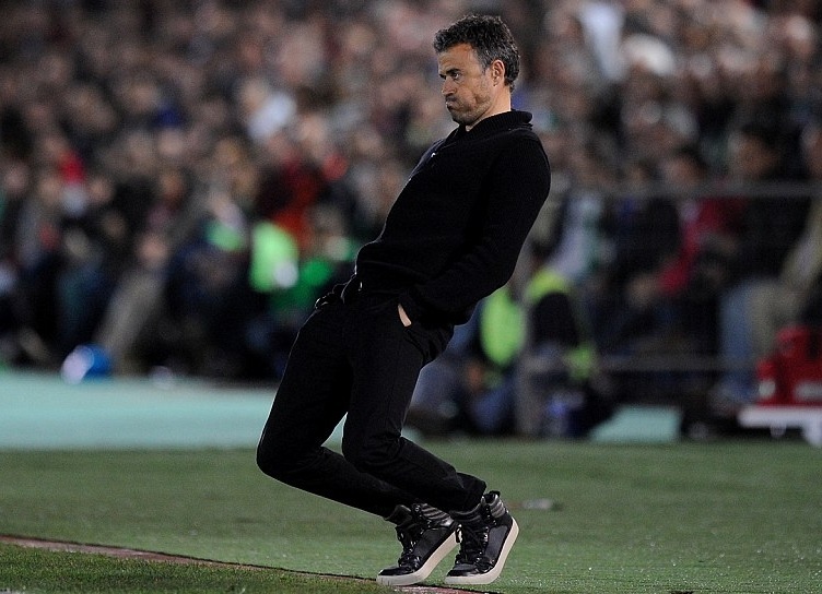 Barca bi doi bong hang 3 cam hoa 0-0 tai Cup nha vua hinh anh