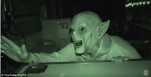 Cau thu Man City bi doa ngay Halloween hinh anh