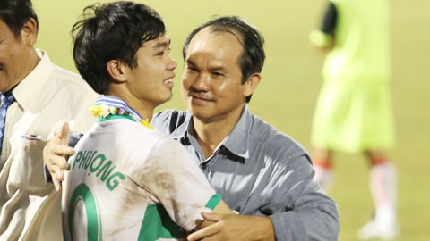 Bau Duc muon Tuan Anh va Cong Phuong tu luc canh sinh hinh anh