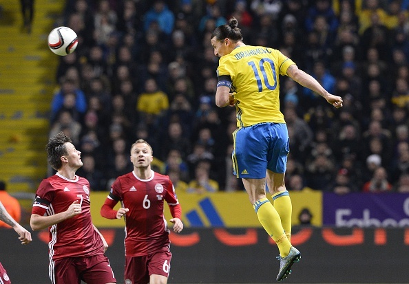 Ibrahimovic lap cong giup Thuy Dien ha Dan Mach 2-1 hinh anh