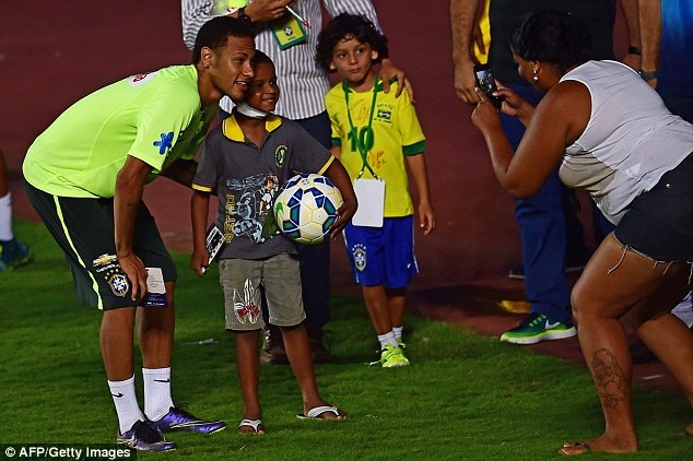 HLV Dunga keu goi nguoi ham mo co vu Neymar va dong doi hinh anh