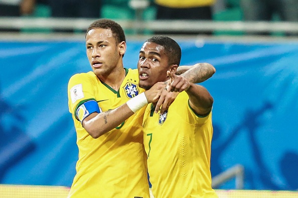 Douglas Costa thang hoa, Brazil danh bai Peru 3-0 hinh anh