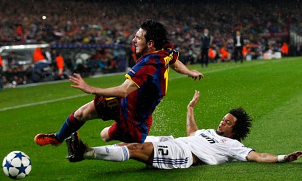 Nhung pha vao bong nguy hiem o sieu kinh dien hinh anh