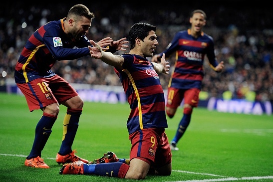 Dai thang 4-0 tai Bernabeu, Barca bo xa Real 6 diem hinh anh