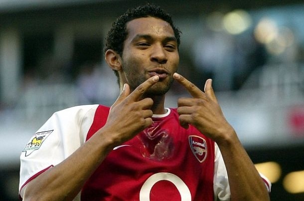 Cuu cau thu Arsenal va Liverpool thu viec o CLB Thai Lan hinh anh