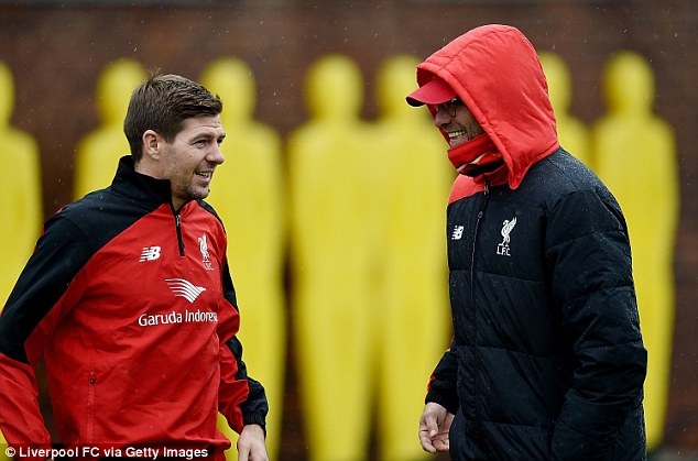 Steven Gerrard tro lai tap luyen cung Liverpool hinh anh