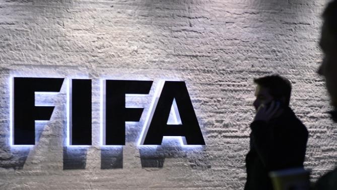 FIFA khung hoang: Them 16 quan chuc bi bat vi tham nhung hinh anh