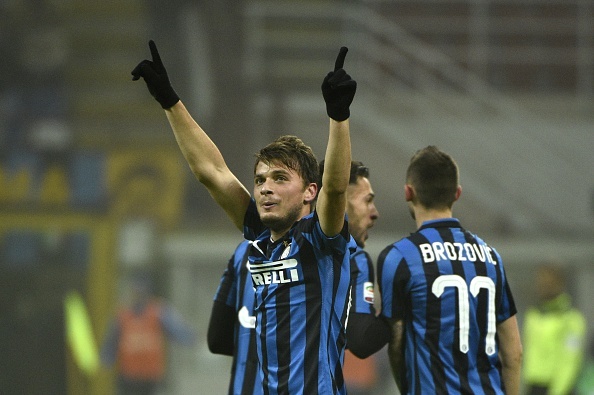 Inter Milan tro lai ngoi dau Serie A sau tran thang 1-0 hinh anh